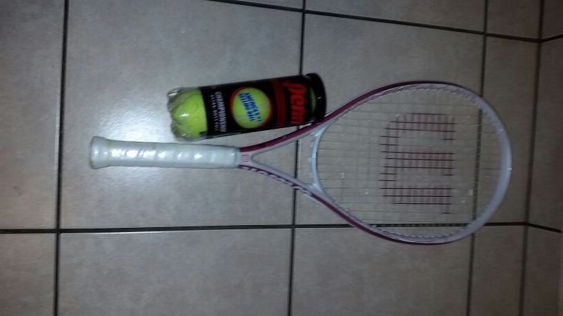 Women's racket and tennis balls