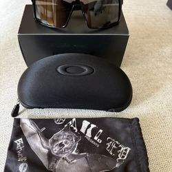 Brand New Black Sutro