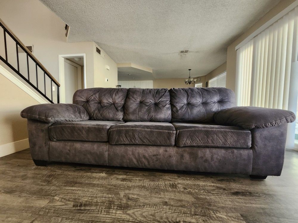 7.5' Couch - Great condition Super Comfy!