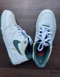 New Mans Nike Full Force Low sneakers, size 8