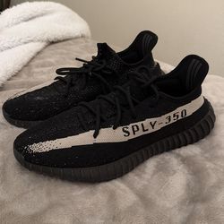 Yeezy Boost 350 V2 – Oreo