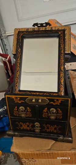 Makeup box