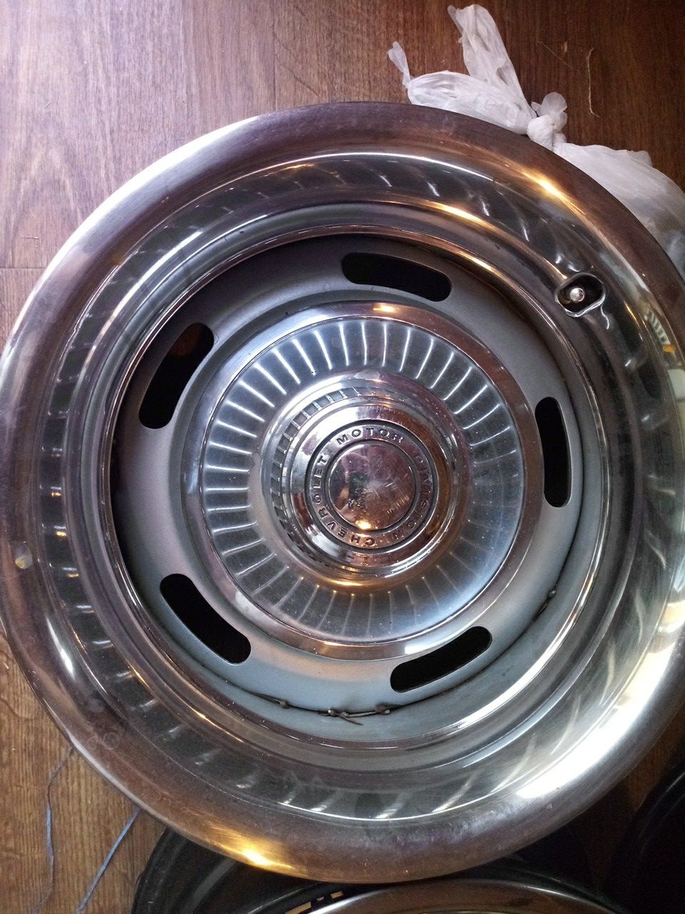 Chevy corvette rally wheels 15×8. Center caps and beauty rings for Sale