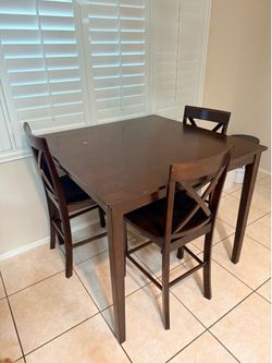 High Top Dining Table w/ Chairs