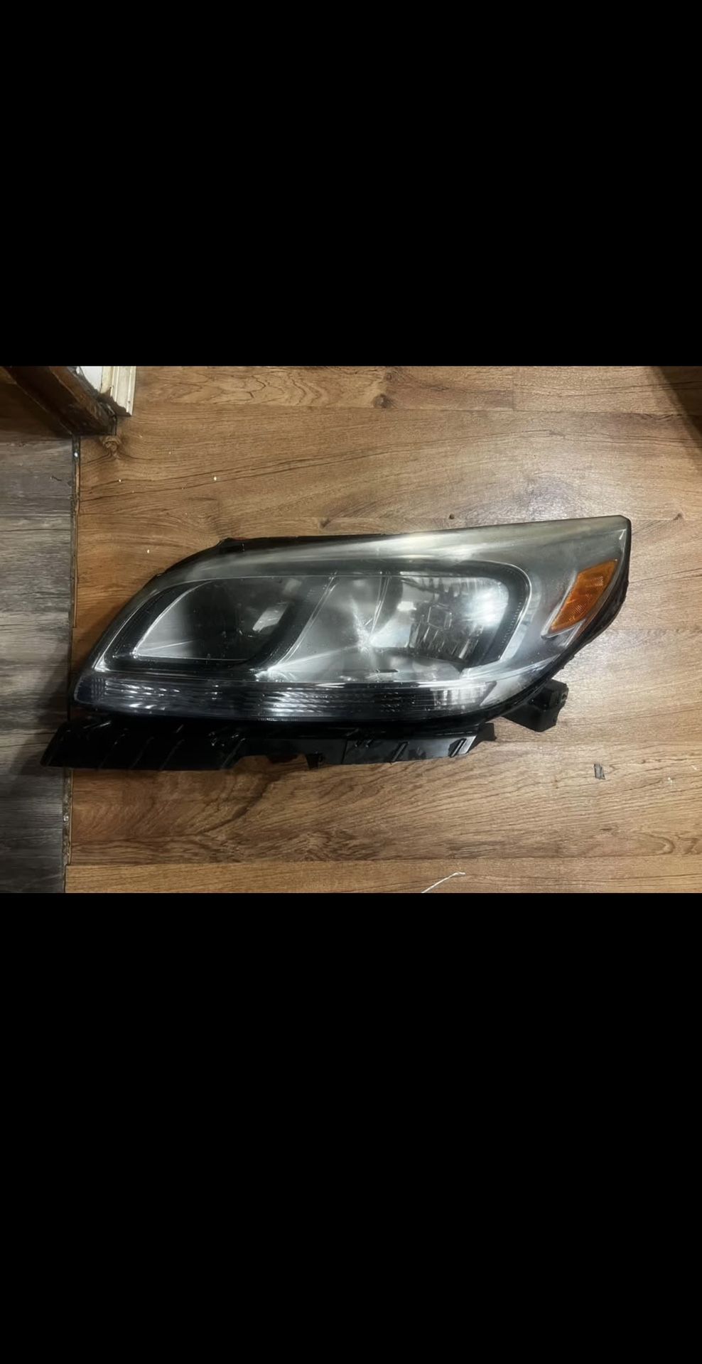 2013-2015 chevrolet malibu Driver side headlight halogen 💡