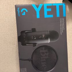Logitech Blue Yeti Game Streaming Kit 