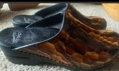 Dansko honeycomb snake design 40 9.5