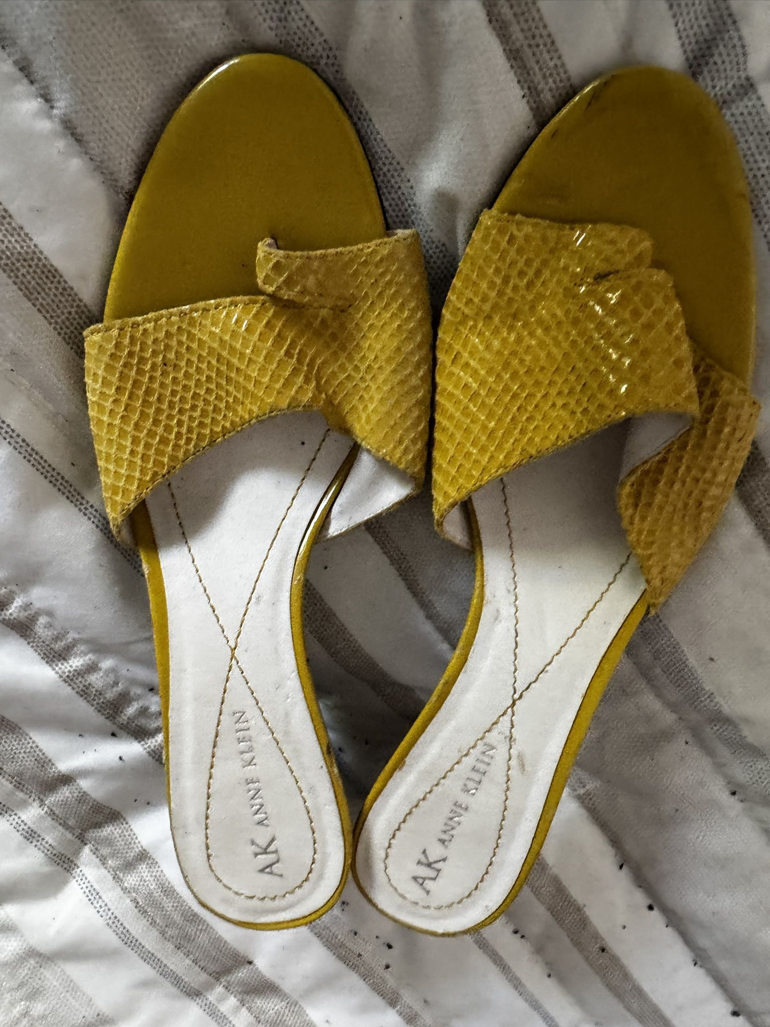 Vintage Kitten Heels Sz 7 Anne Klein Yellow Snake