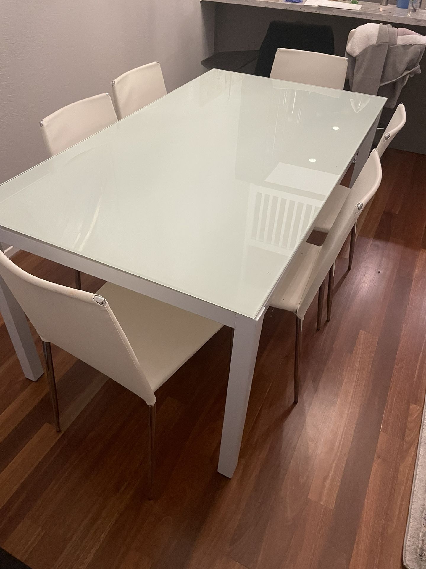 Dinning Table and 6 Chairs
