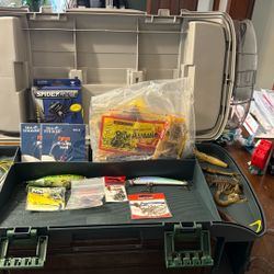 PLANO 732 WITH BUNCH OF LURES