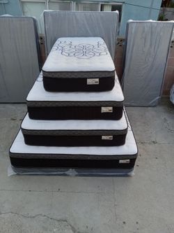 Queen Size Mattress Pillow Top 12"    New Mattress In A Plastic Sealed