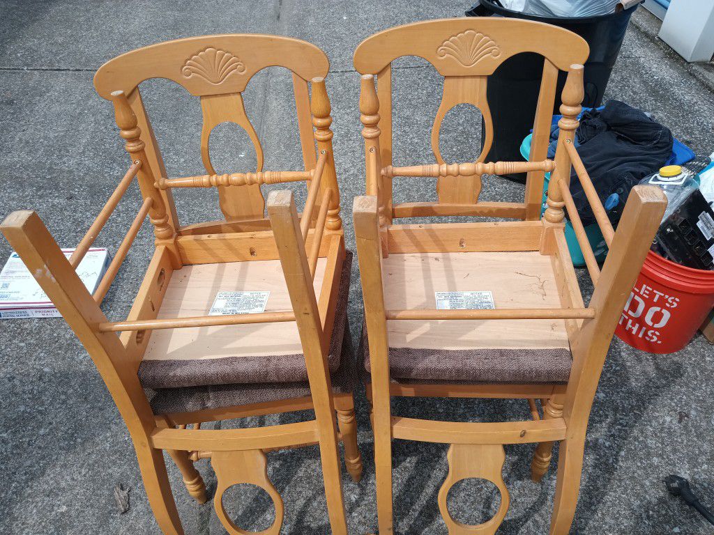 4 Chairs And Excellent Condition