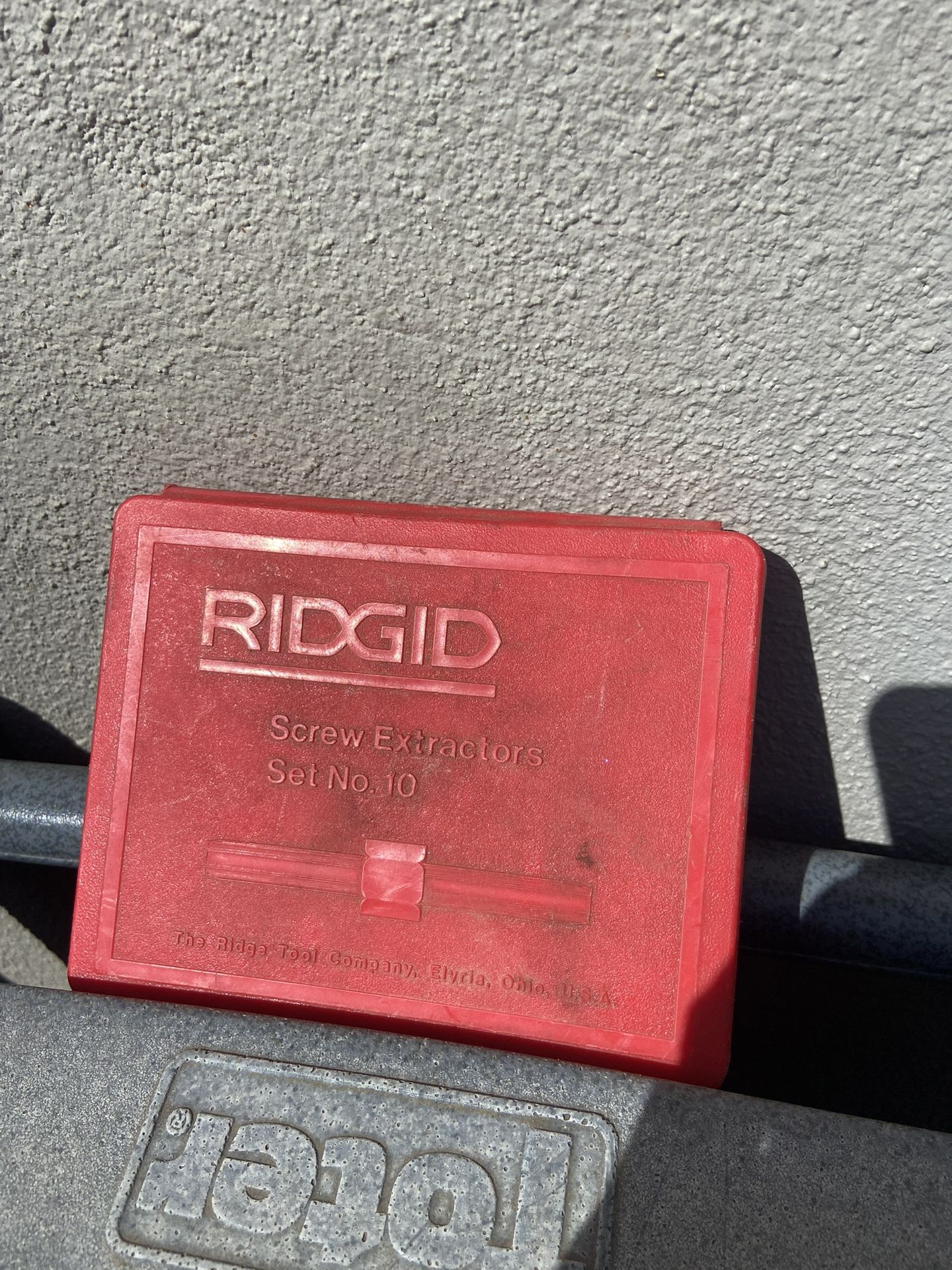 Rigid screw Extractor