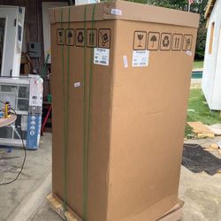 New In Box Ariston 100 Gallon 16500 Watt Stainless Water Heater