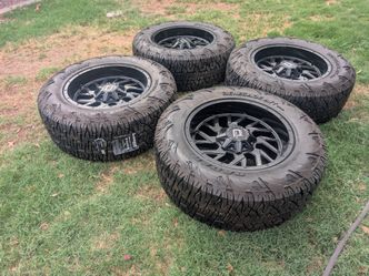 New 20x10 desert off road wheels & 35s tires of 2022 Silverado 1500