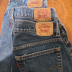 Used Loose Fit LEVIS  EVERLASTING!!!