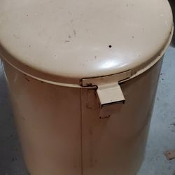 Trash Can/Dr's Office/ Institutional/Laboratory/Vintage