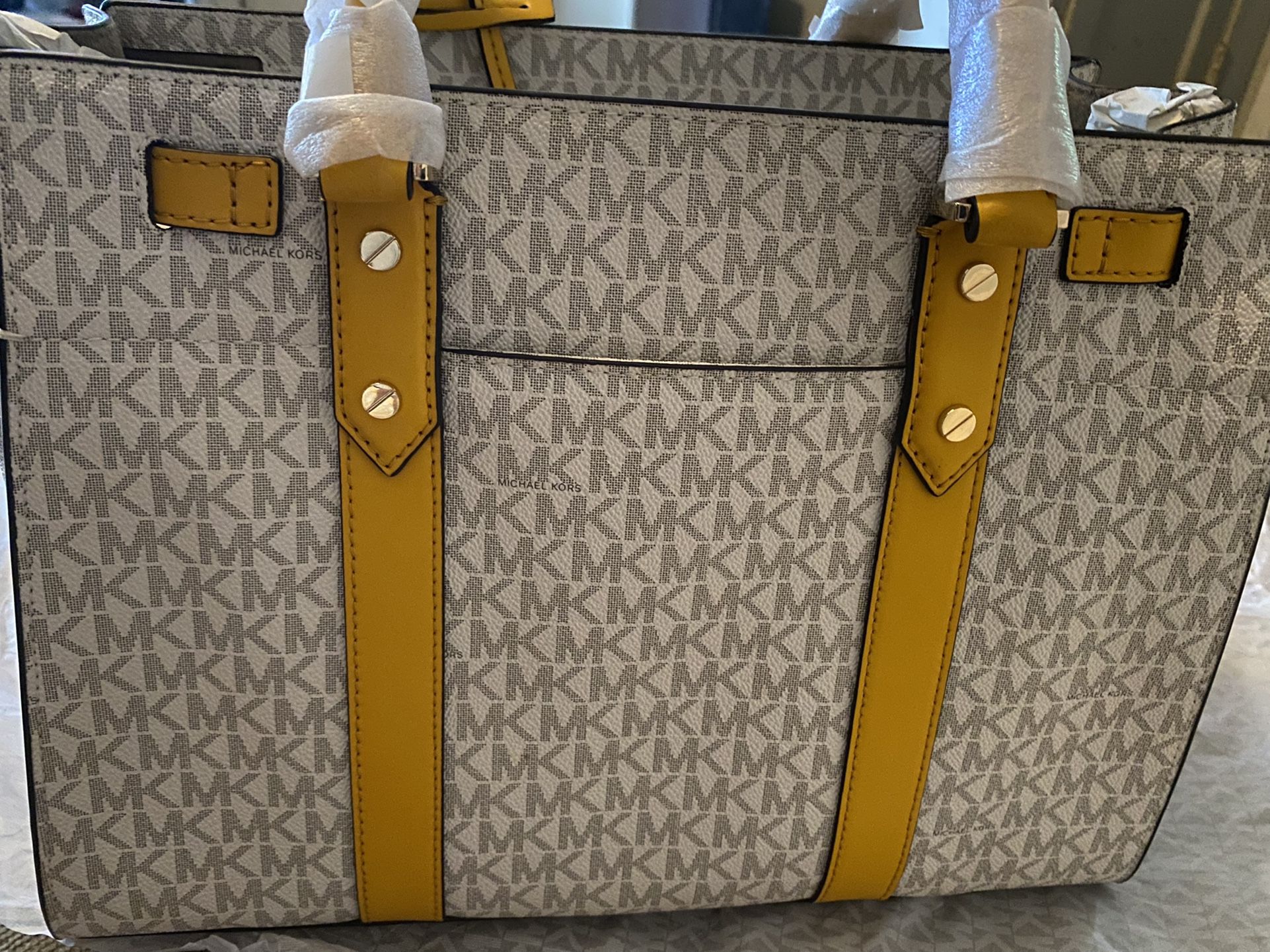 Brand New Michael Kors 3 In 1 Tote, Army color. for Sale in San Antonio, TX  - OfferUp