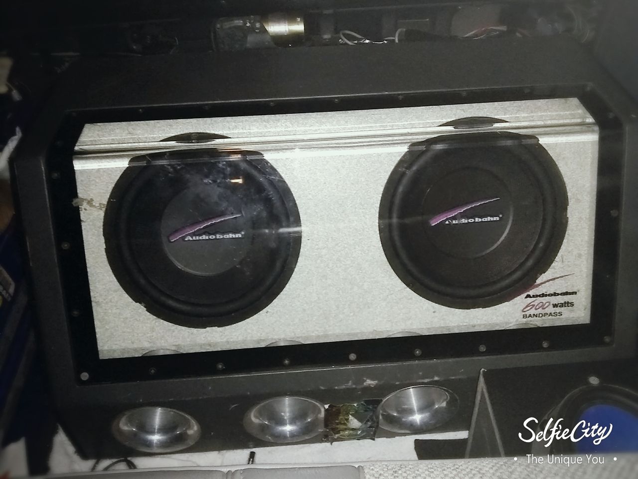 Audiobahn 600 watts bandpass 2 10inch audiobahn speakers