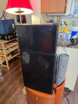 Unused Mini Fridge (Out of Package)
