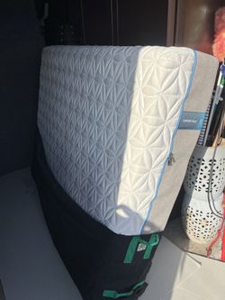 Queen Bed Tempur Pedic Memory Foam