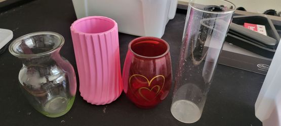 Floral vases and Red dinner plates