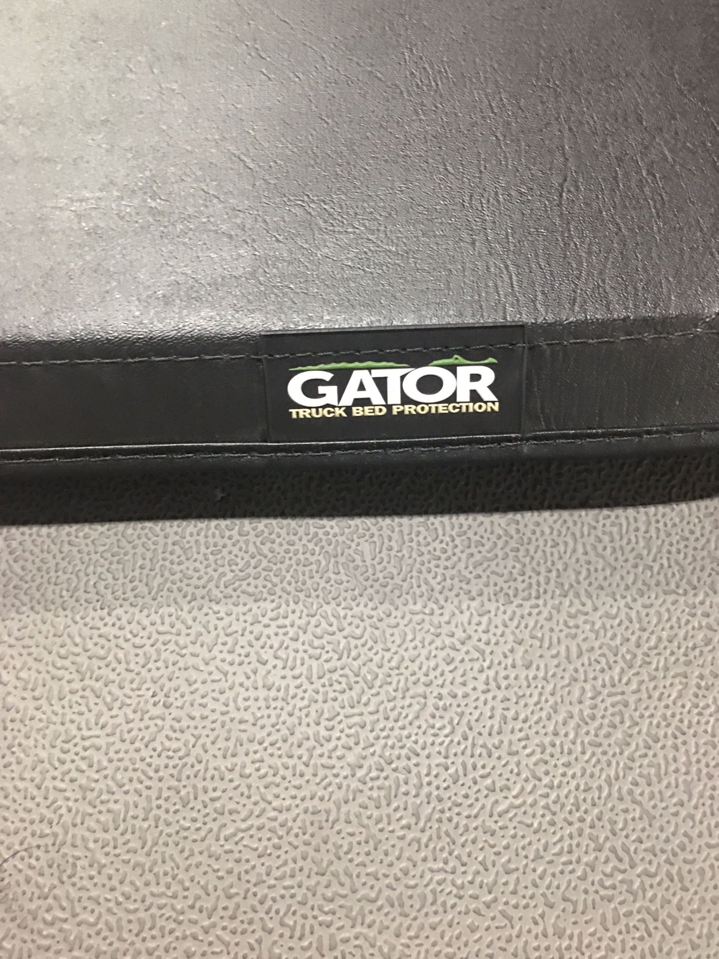 Gator Tri Fold Cover 62 - qrlf82g