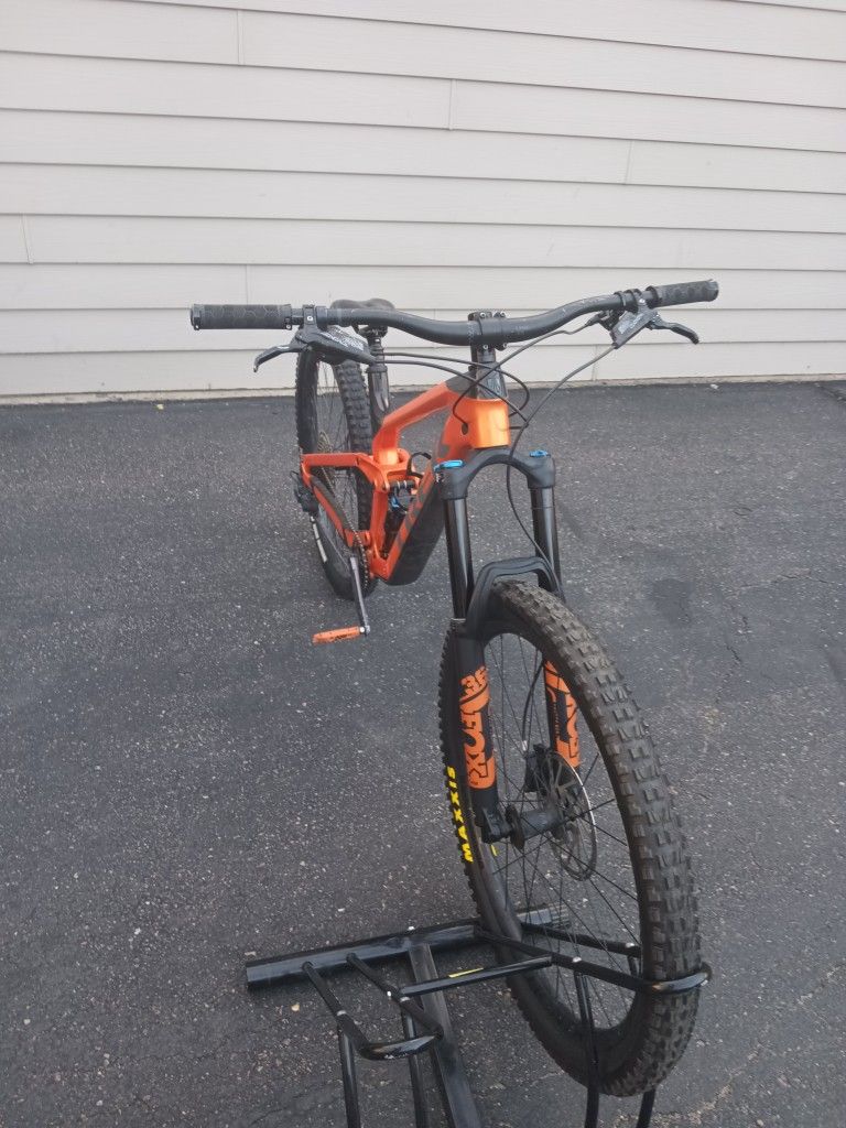 Trek slash Custom