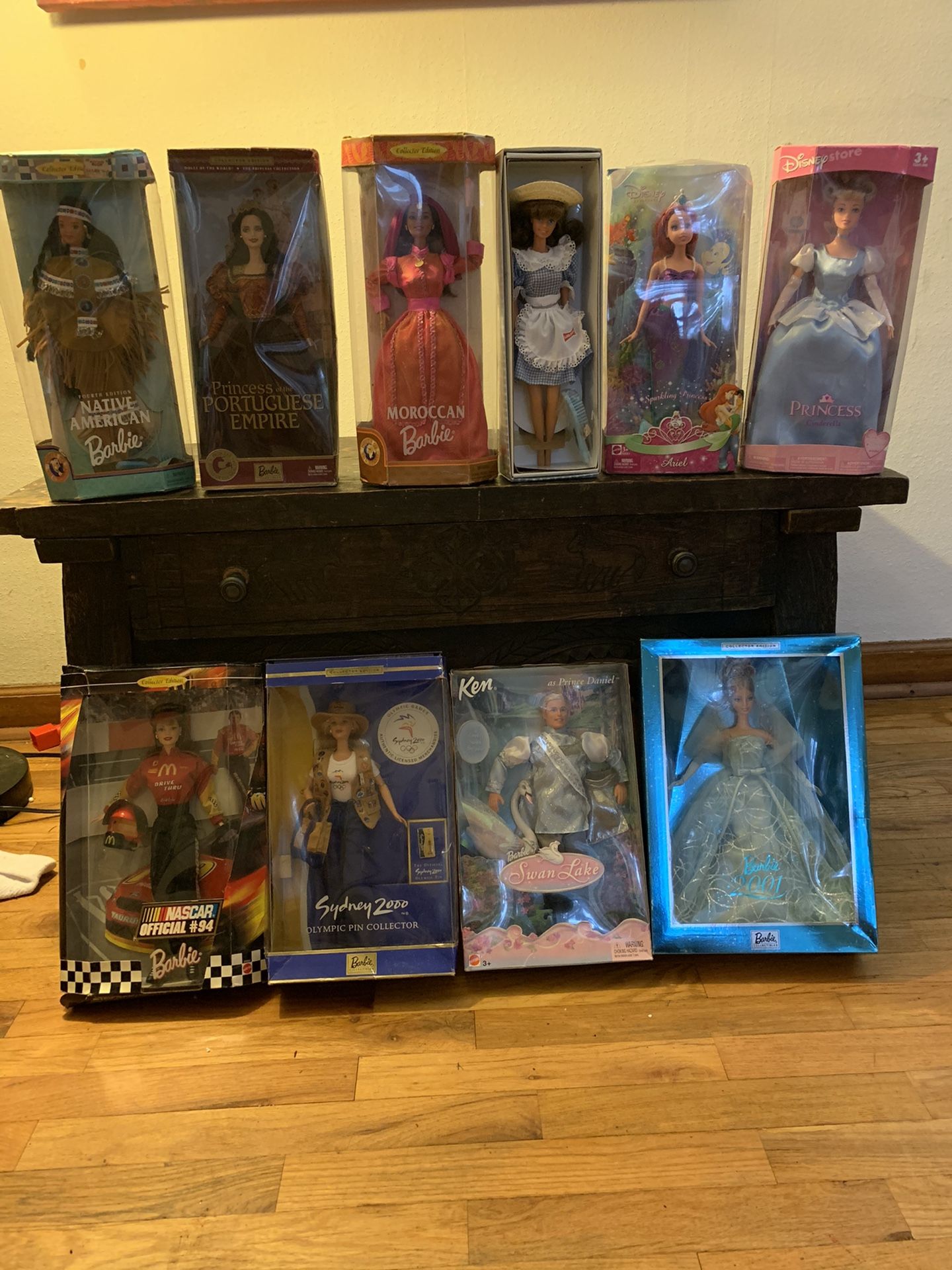 10 Collector Dolls
