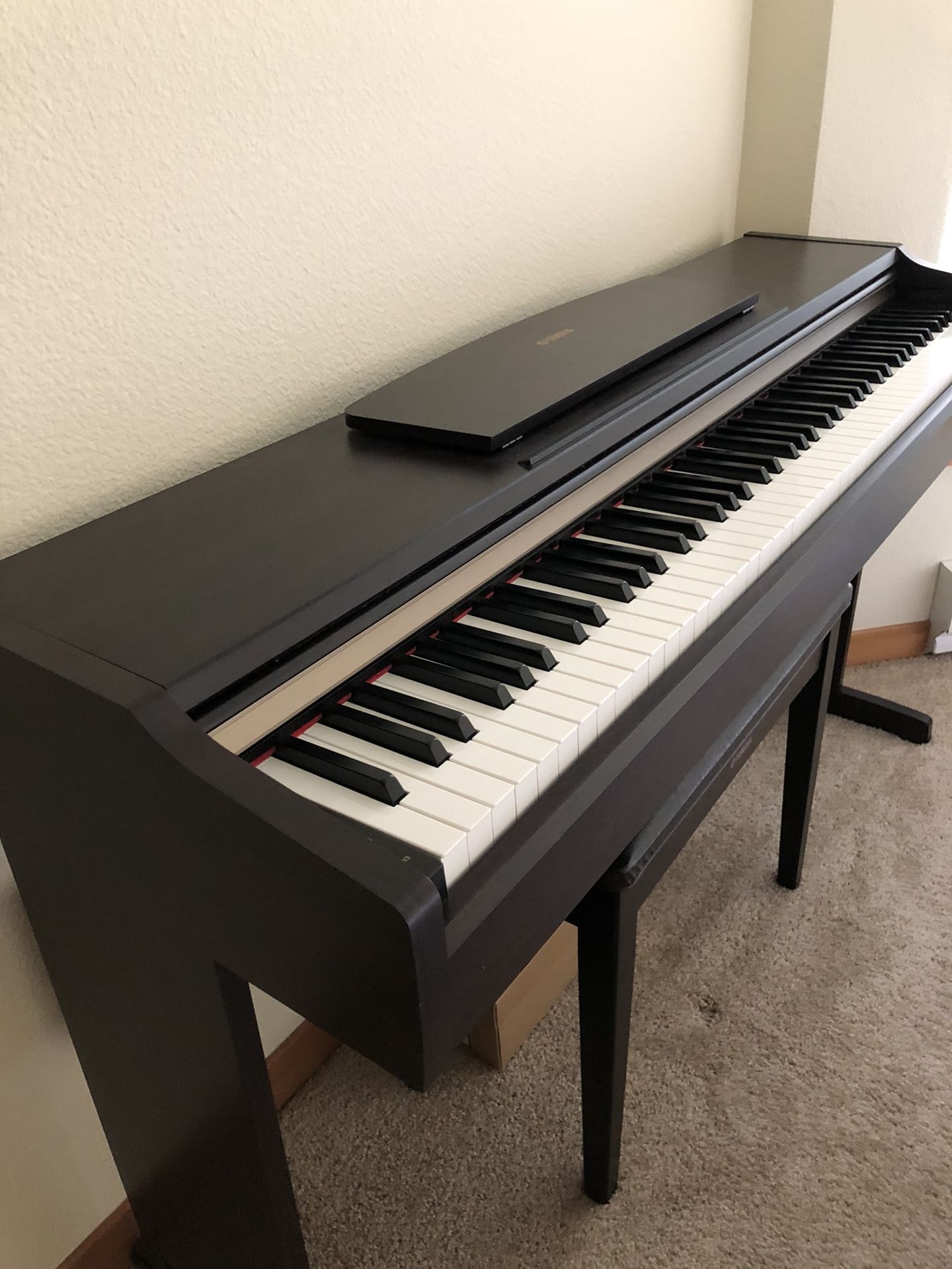 Yamaha YDP 113 digital piano keyboard hammered great condition for
