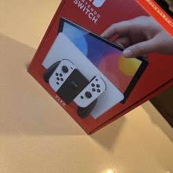 Nintendo Switch OLED (White)