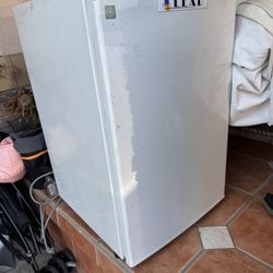 Mini Fridge 