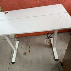 Nevi Sit to Stand Table