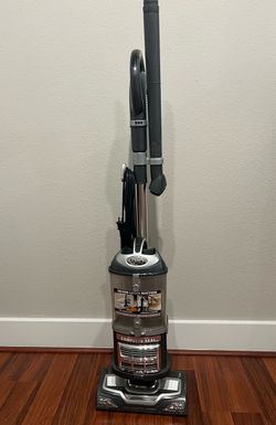 NEED GONE - Shark Navigator Lift-Away Upright Vacuum - (Thoroughly cleaned already)