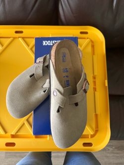 BostonBS Taupe Color Brand New*****$130.00