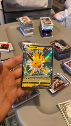 Jolteon V #SWSH151 Sword & Shield Promo Holofoil Pokémon Card