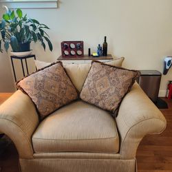 Bassett Chair & A Half,  Excellent Condition 