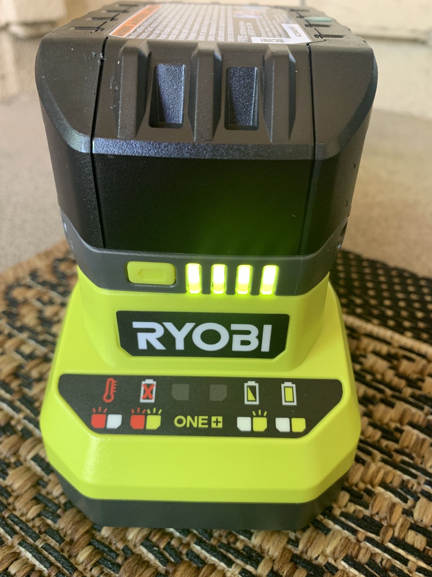 ** NEW ** Out-of-Box RYOBI One + Lithium-Ion Battery (4Ah) AND Charger