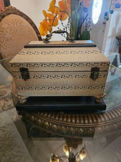 Decorative Chest box 👀READ BELOW FOR LOCATION ⤵️