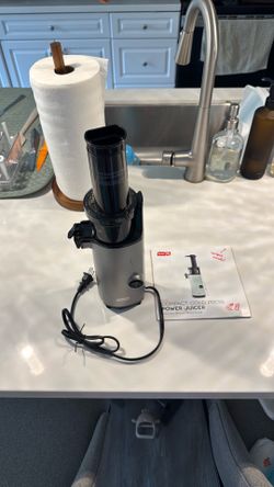 Dash Compact Cold Press Power Juicer