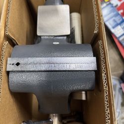 Brand New vintage Craftsman 5" workshop swivel bench vise, model 51855