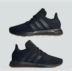 NEW Adidas Swift Run Sneakers Black Gum Sole