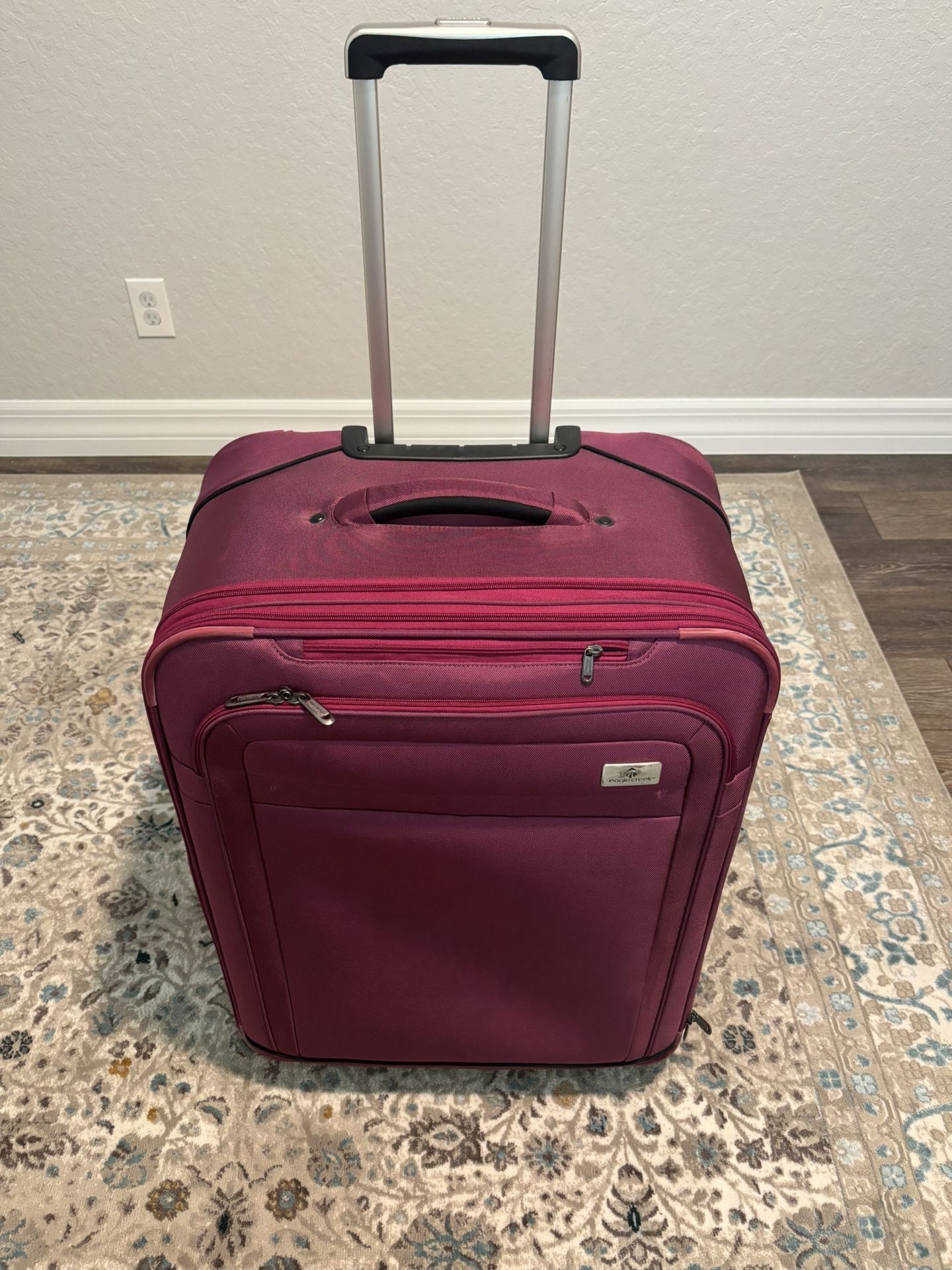 Large Expandable Suitcase Very Good Condition