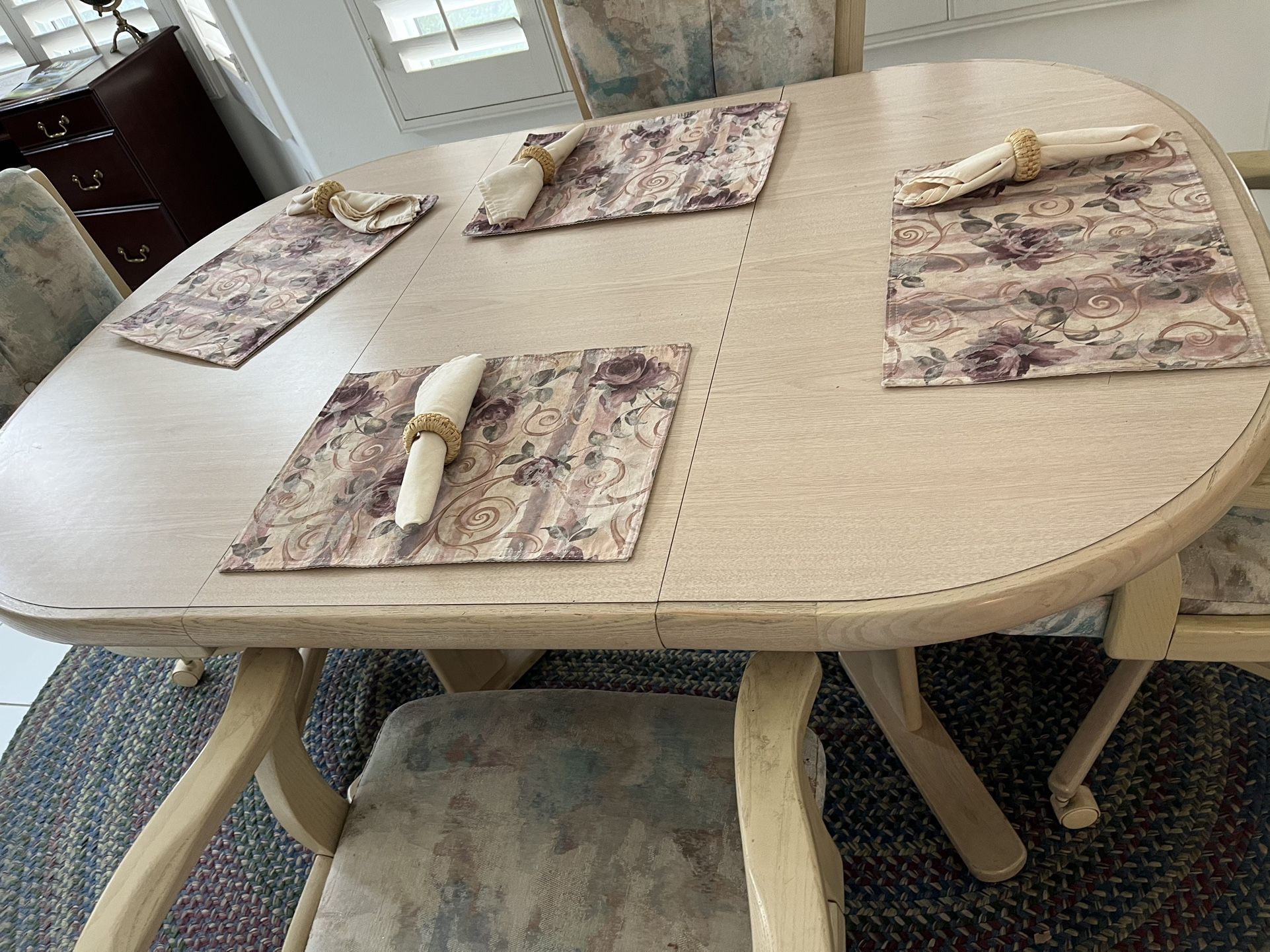 Dining Room / Breakfast Table Rolling Chairs 