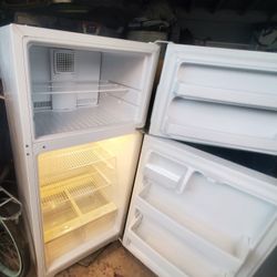 Beautiful 2-year-old Apartment Size Refrigerator
