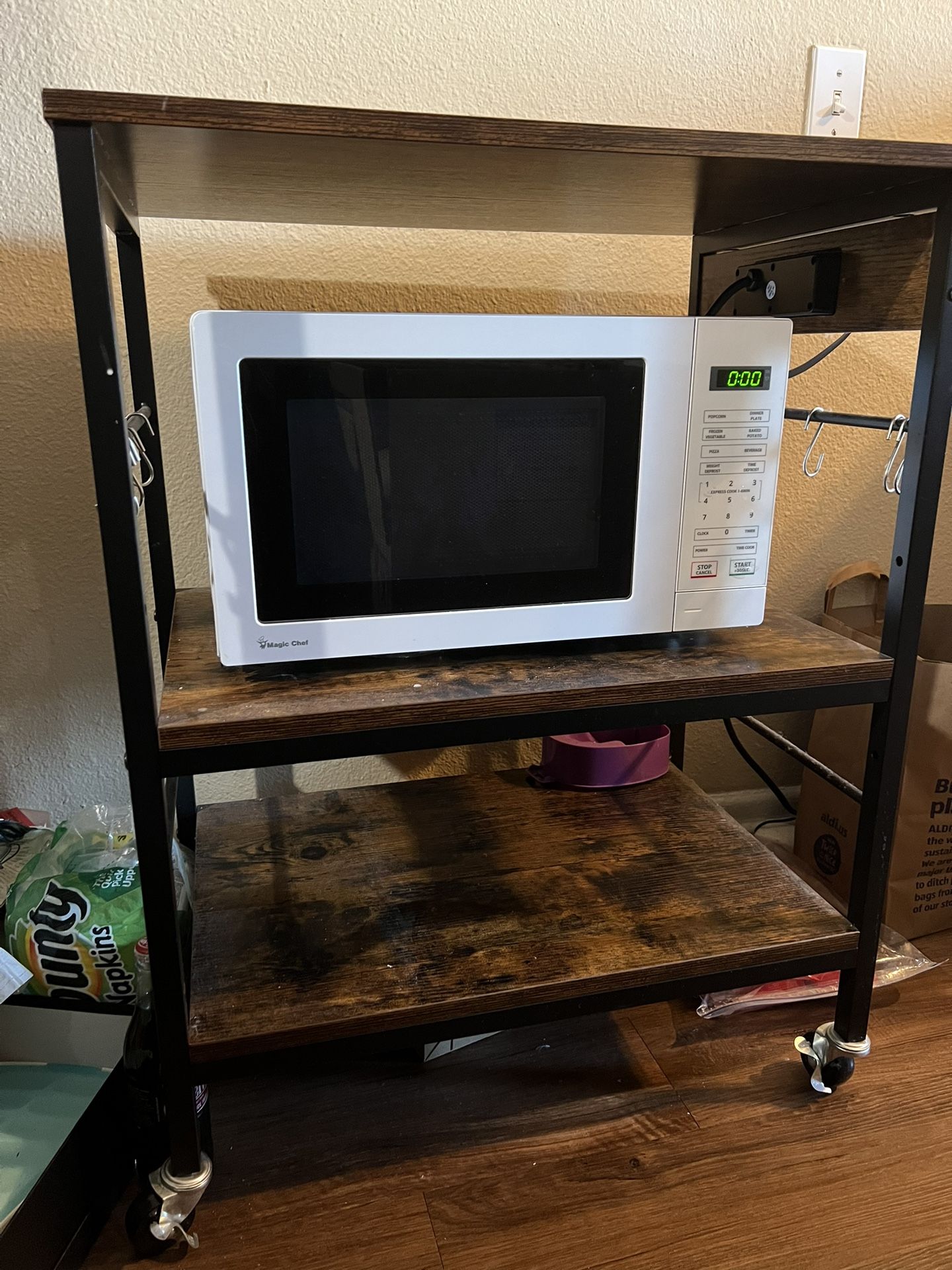 Coffee cart/Bar cart/Bakers rack