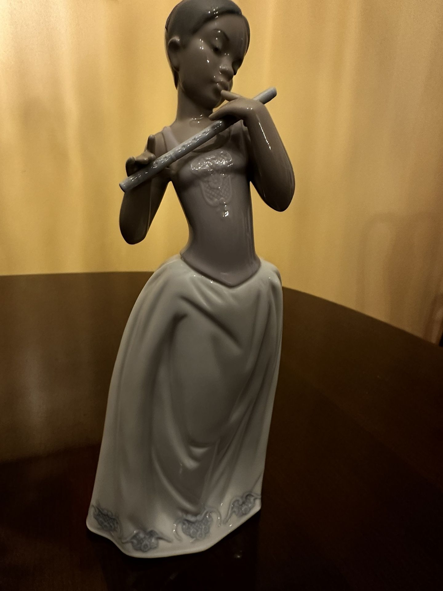 Lladro Figurine - Girl with a Flute