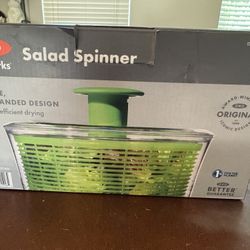 Oxo salad spinner