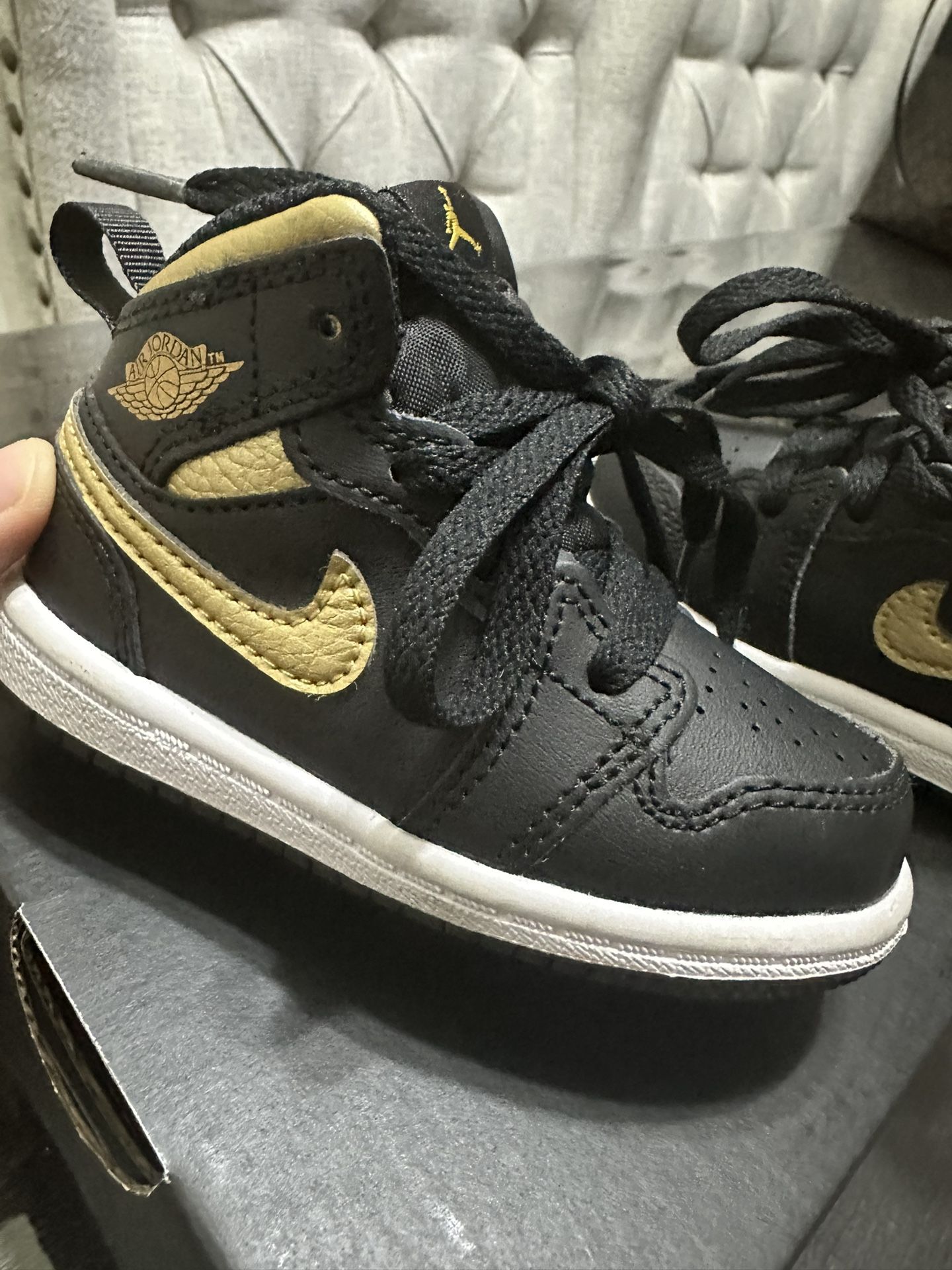 Jordan 1 Mid 5c