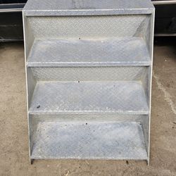 Un Escalon De Aluminio 